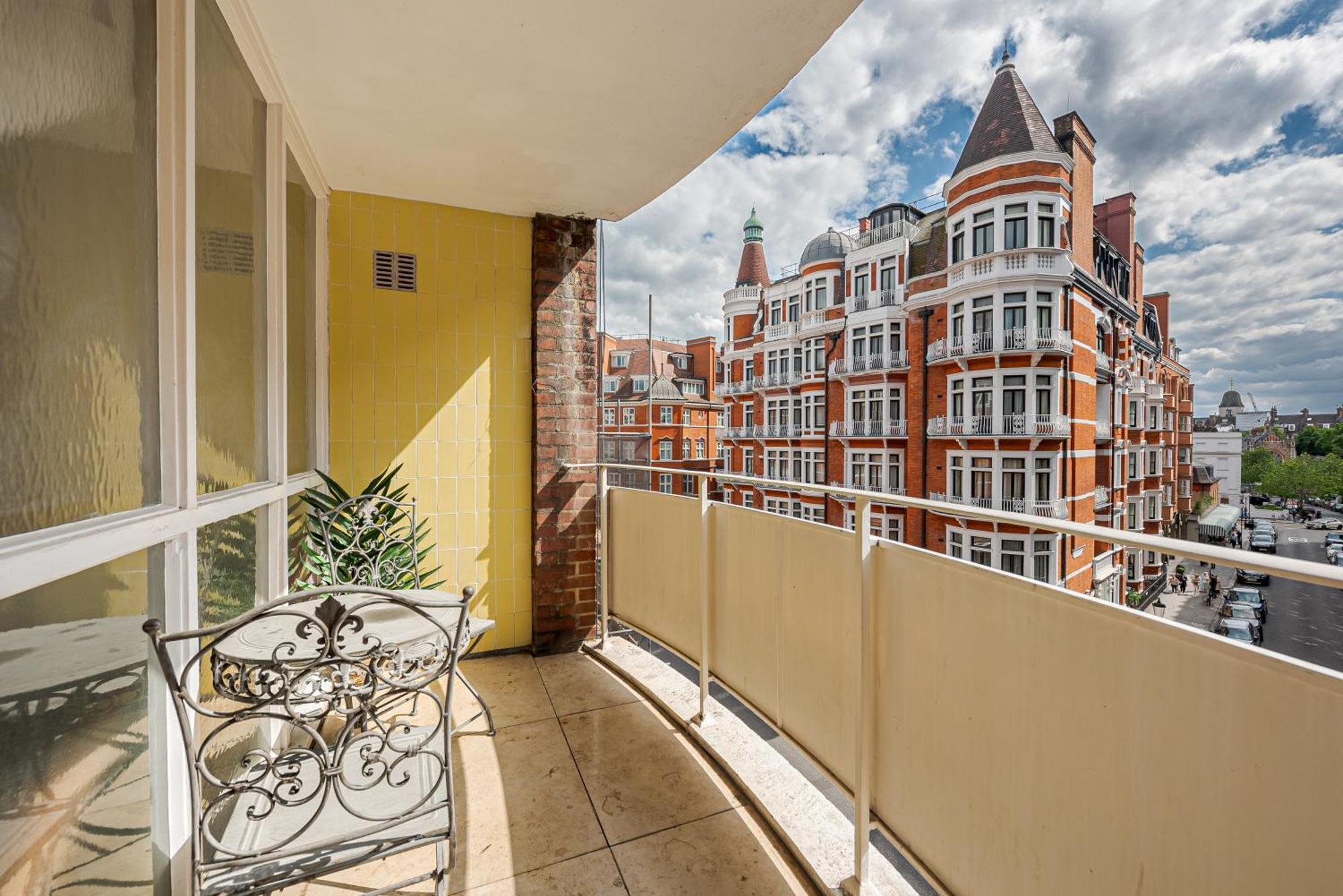 Modern Knightsbridge Apartment With Balcony Overlooking Harrods Prime Location London Exterior foto
