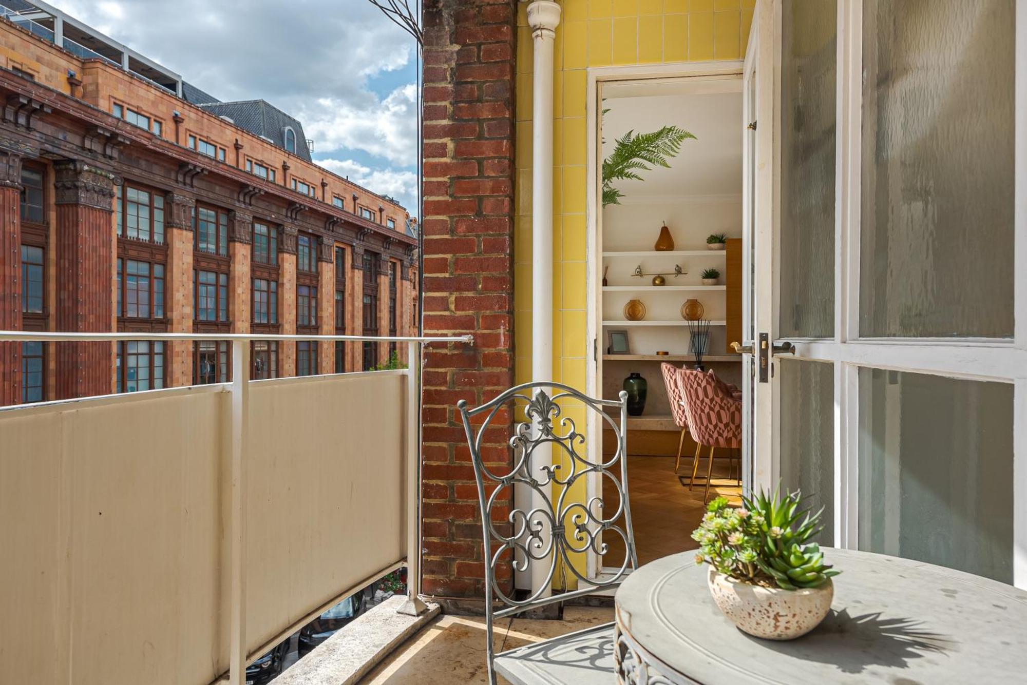 Modern Knightsbridge Apartment With Balcony Overlooking Harrods Prime Location London Exterior foto
