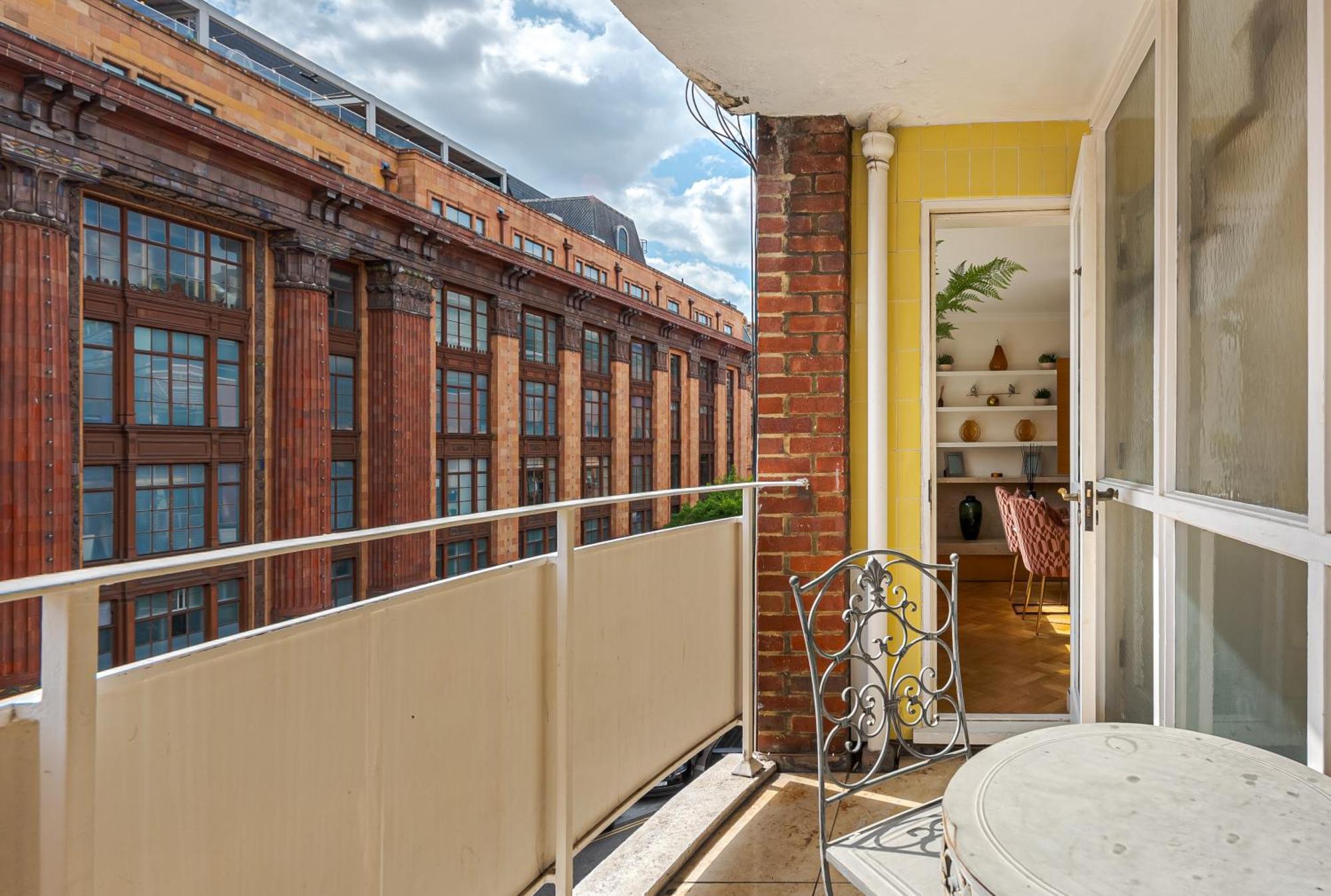 Modern Knightsbridge Apartment With Balcony Overlooking Harrods Prime Location London Exterior foto