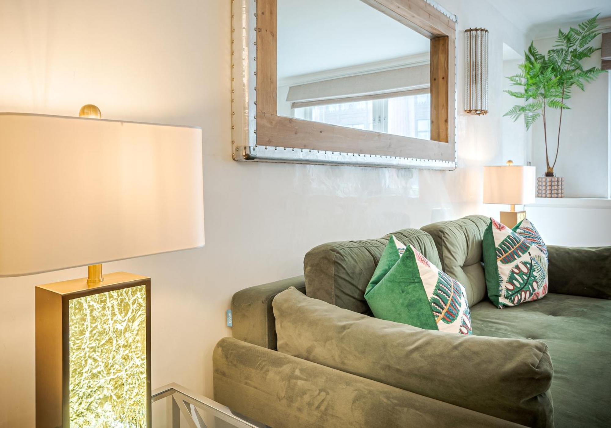 Modern Knightsbridge Apartment With Balcony Overlooking Harrods Prime Location London Exterior foto